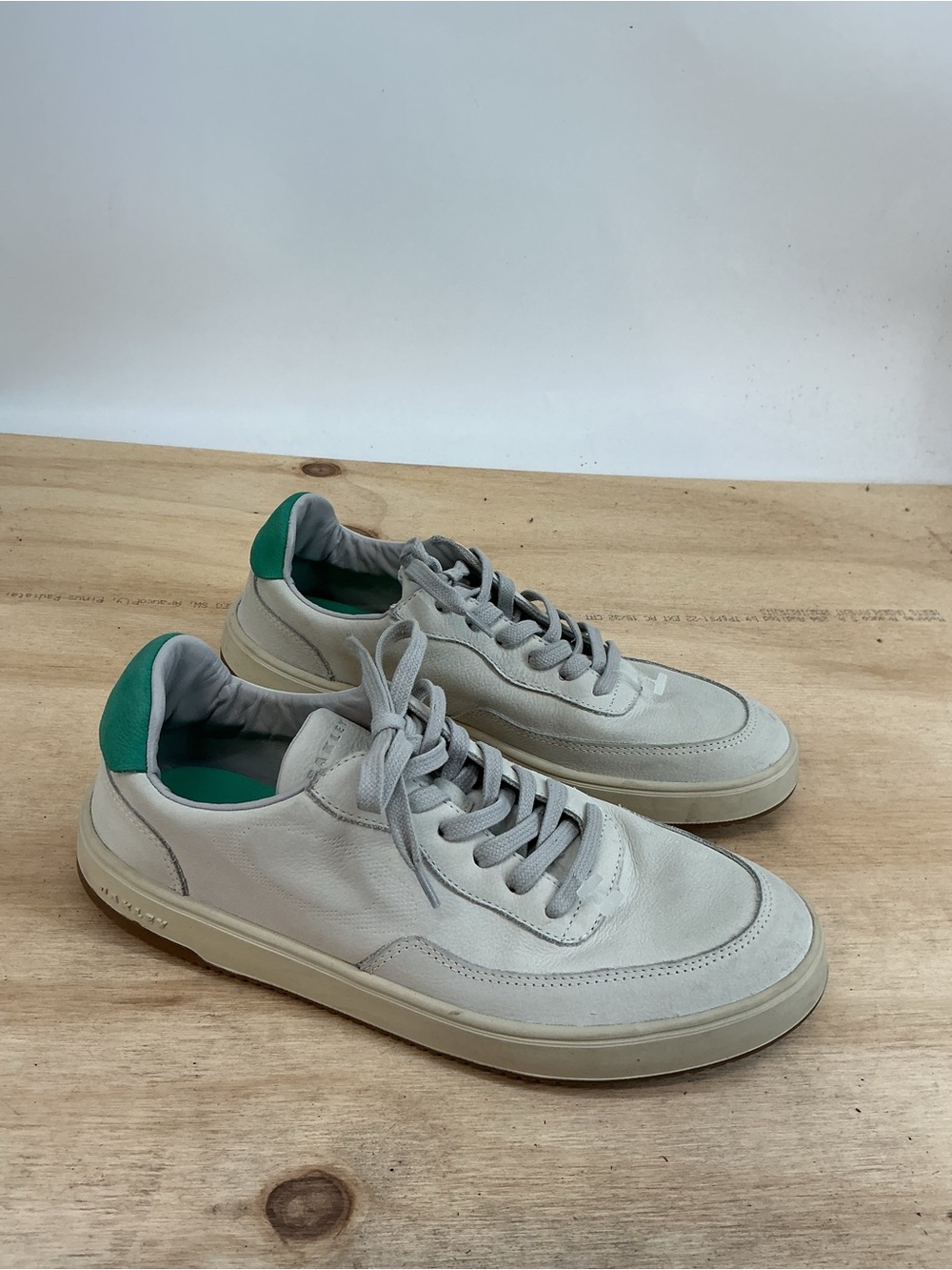 Oakley Men's Casual Leather Sneakers in Light Gray with Green Accent Size 7.5